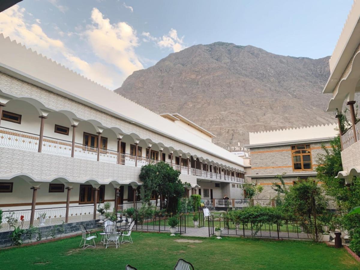 Park Hotel Gilgit Bagian luar foto