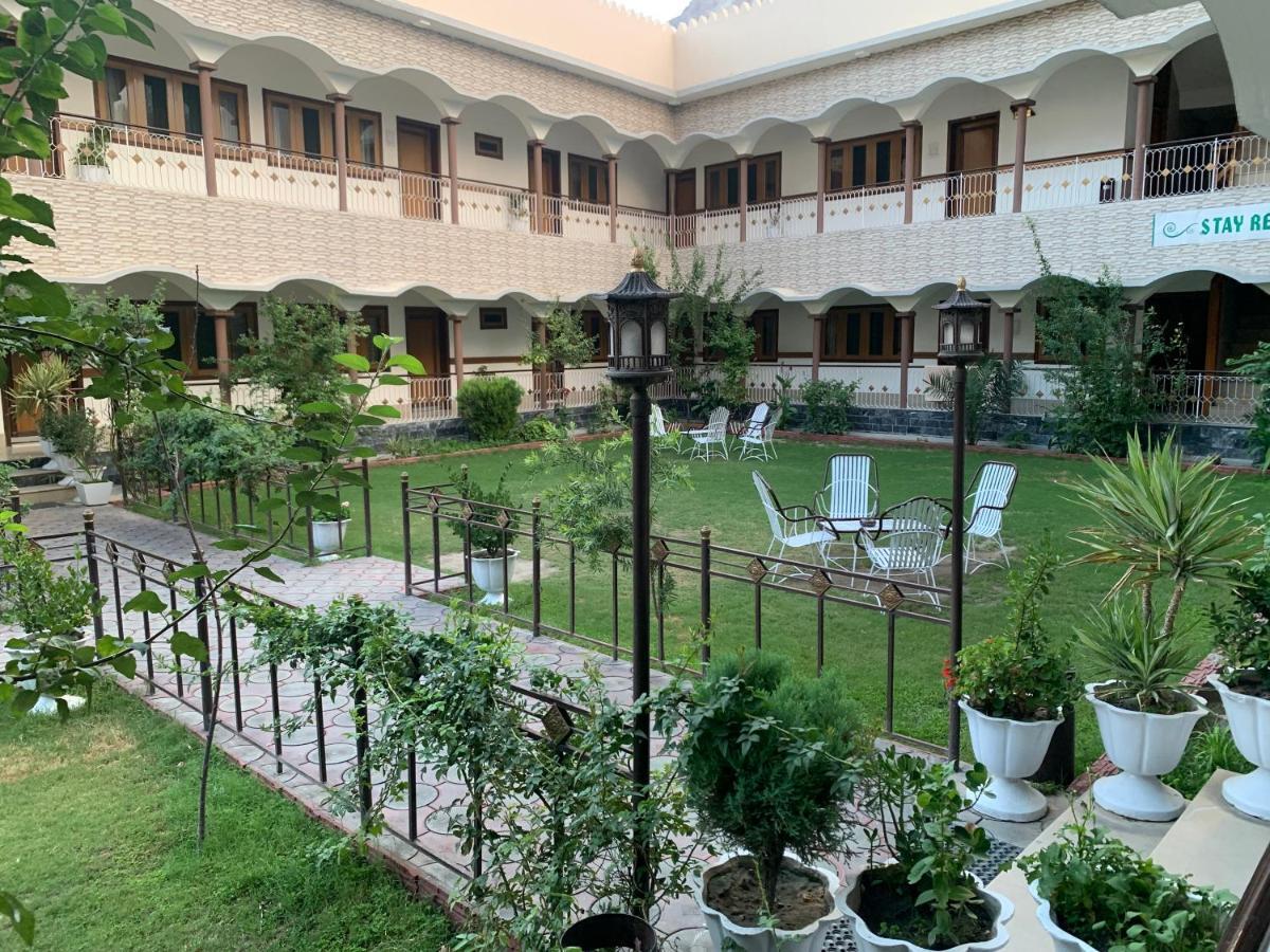 Park Hotel Gilgit Bagian luar foto