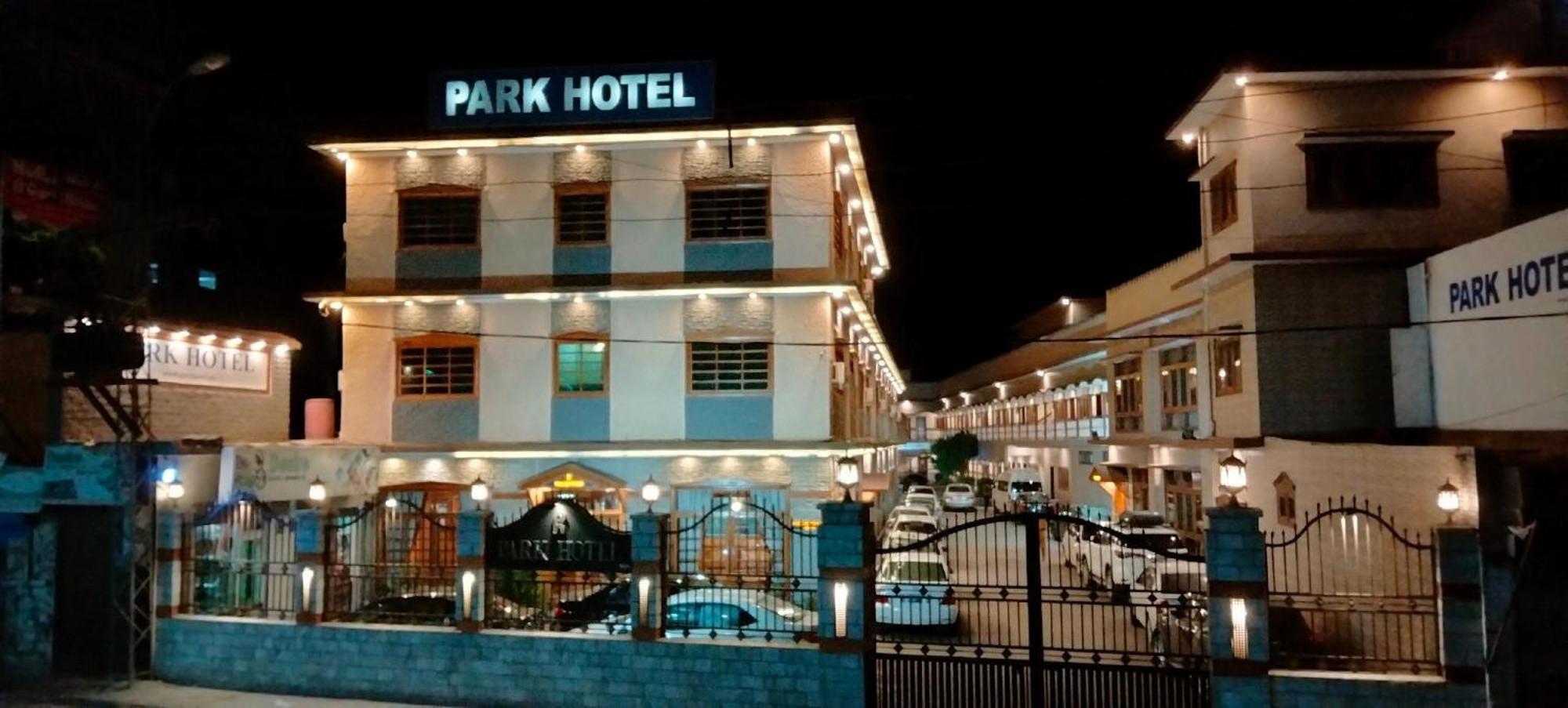 Park Hotel Gilgit Bagian luar foto