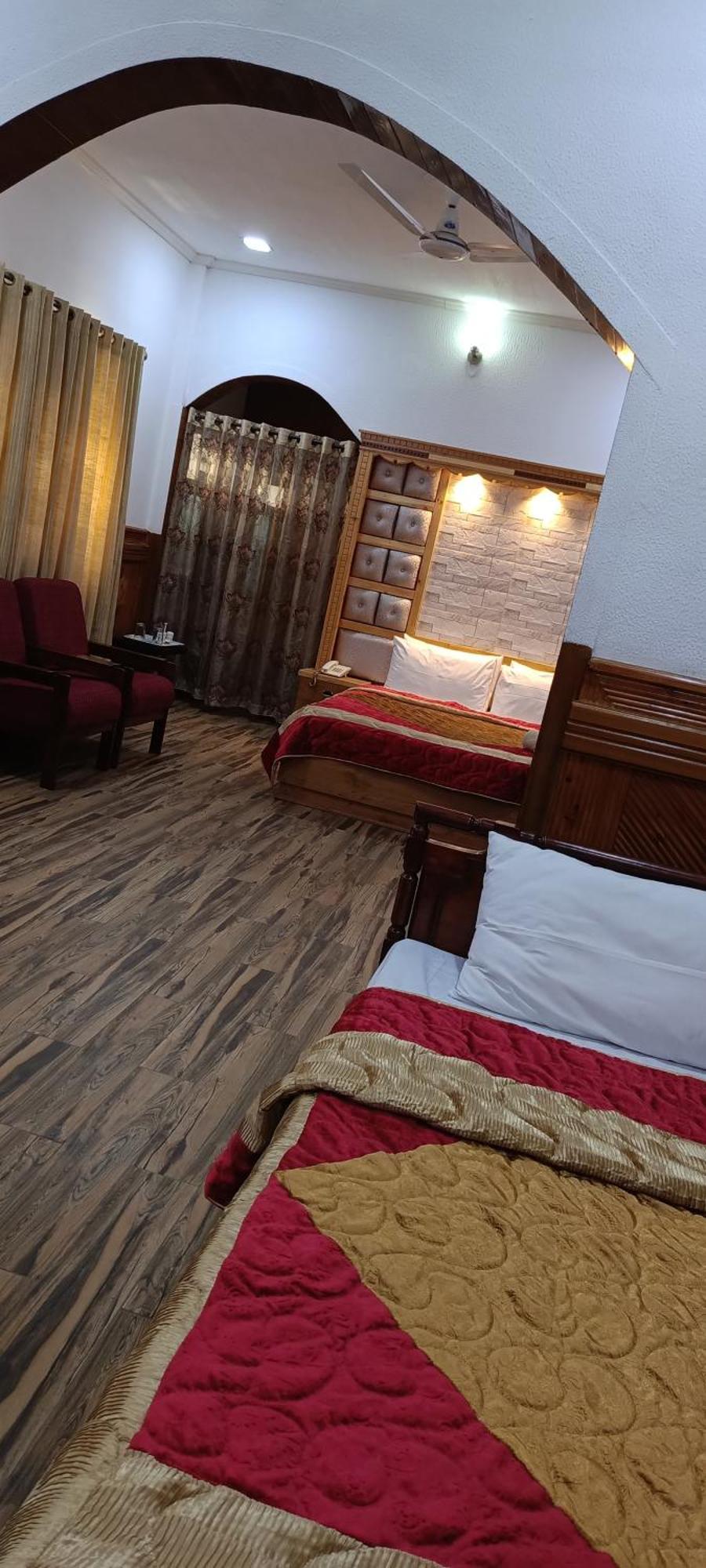 Park Hotel Gilgit Bagian luar foto