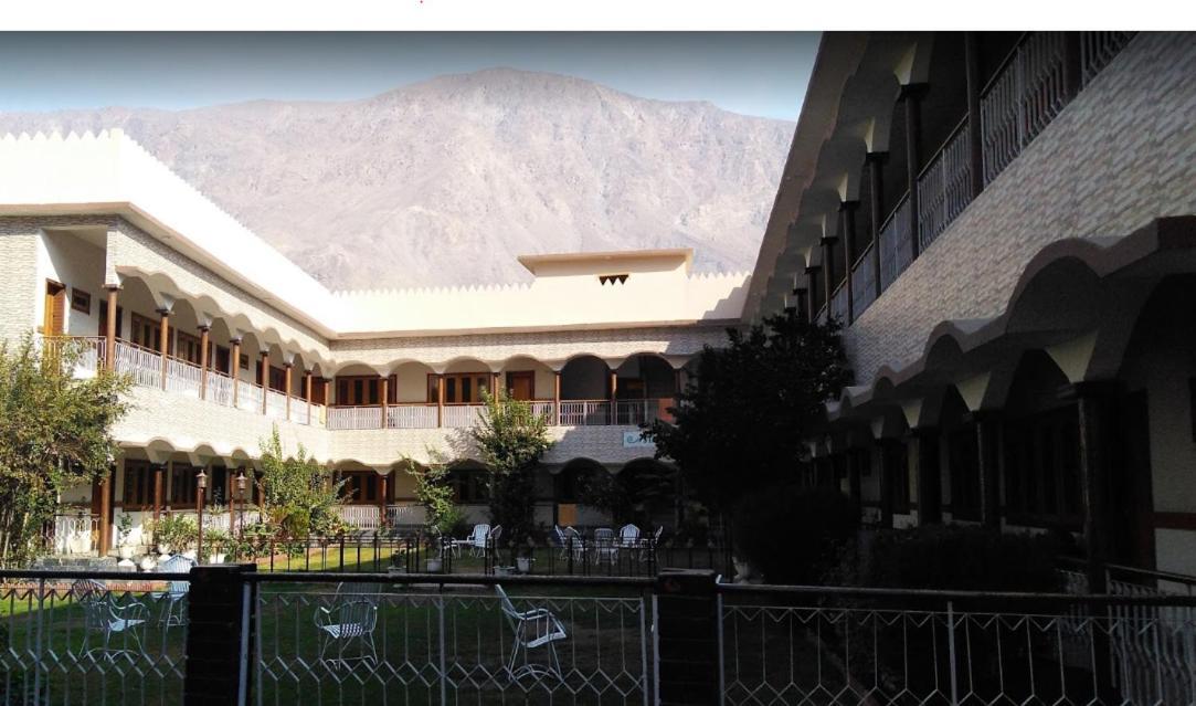 Park Hotel Gilgit Bagian luar foto