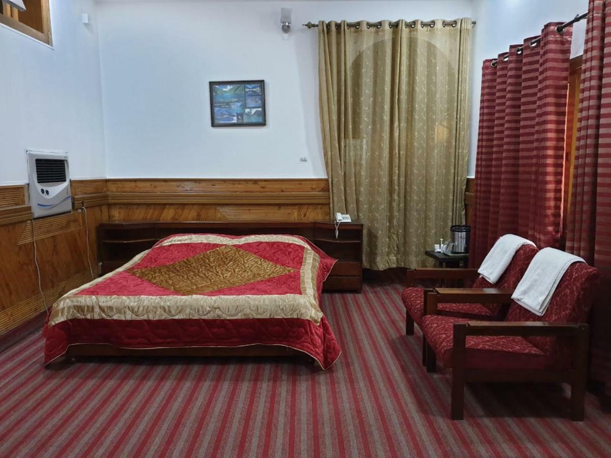 Park Hotel Gilgit Bagian luar foto